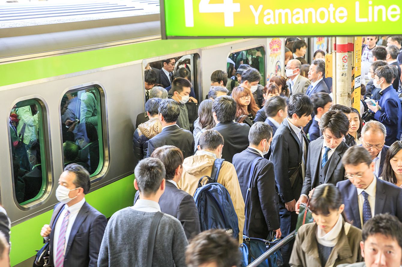 ｢全員出社と満員電車｣復活の背景にある､昭和日本企業の特異性とは