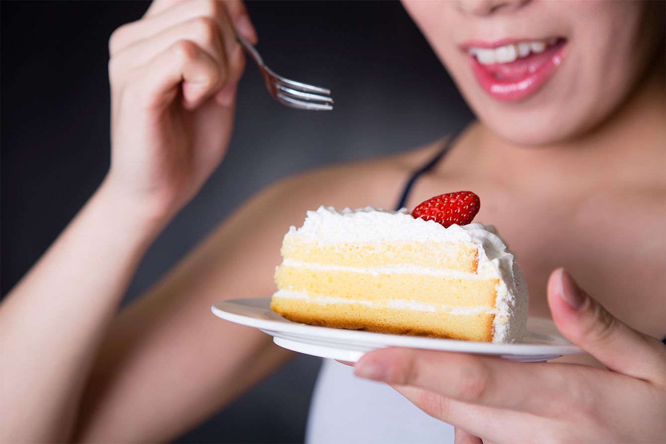 いつの間にかお菓子を食べすぎてしまう人に教えたいシンプルな解決策