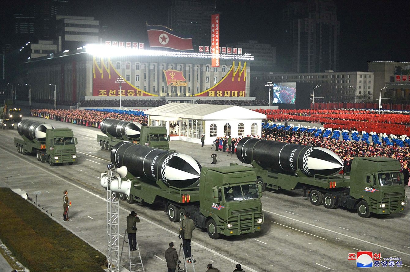 軍事パレードに｢ハリボテのミサイル｣を並べるしかない北朝鮮の行き詰まり