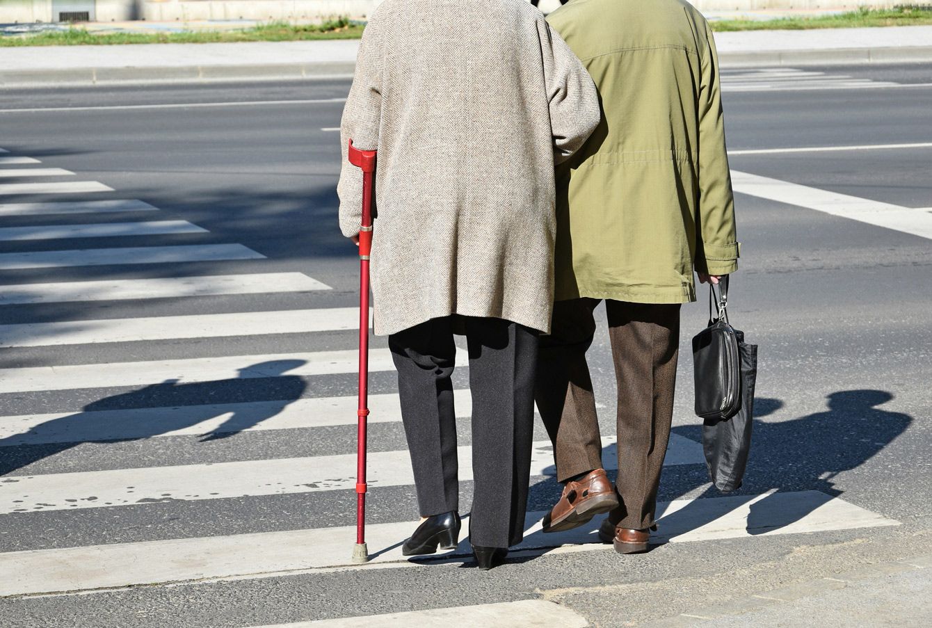 ｢あなたは&quot;死の踏切&quot;を渡る覚悟があるか｣歩くのが遅い高齢者300万人は日々苦しんでいる