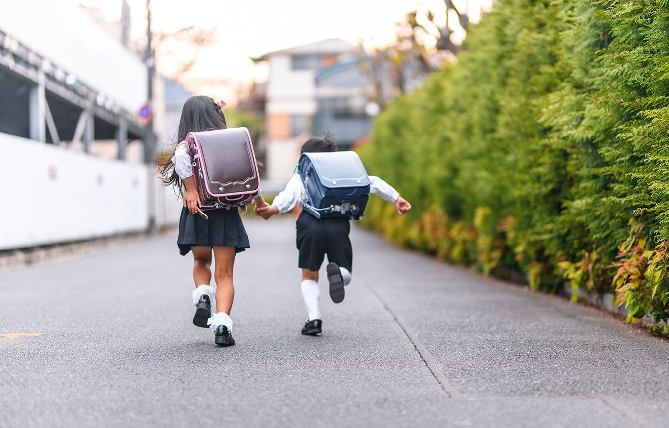 ｢弟がいる長女は文系を選びやすく収入が低い｣きょうだいの組み合わせが人生に及ぼす意外な影響