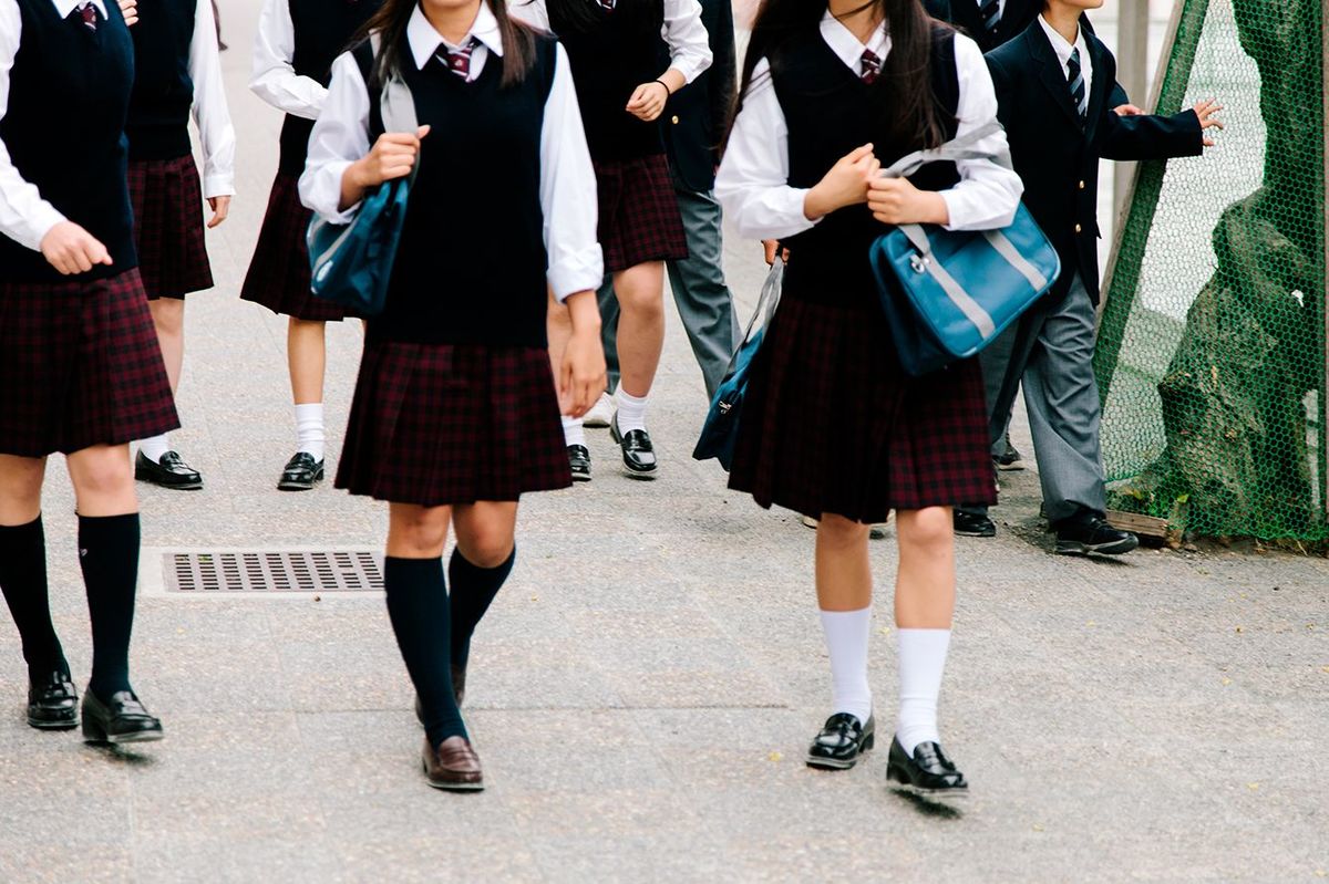 胸元を開けさせ下着の色をチェック…｢服装検査｣というブラック校則がまかり通る日本の学校の異常さ