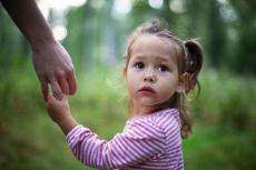 ｢人は褒めるとダメになる｣自ら成長する子を育てる親が褒める代わりにしている&quot;最強の声かけ&quot;