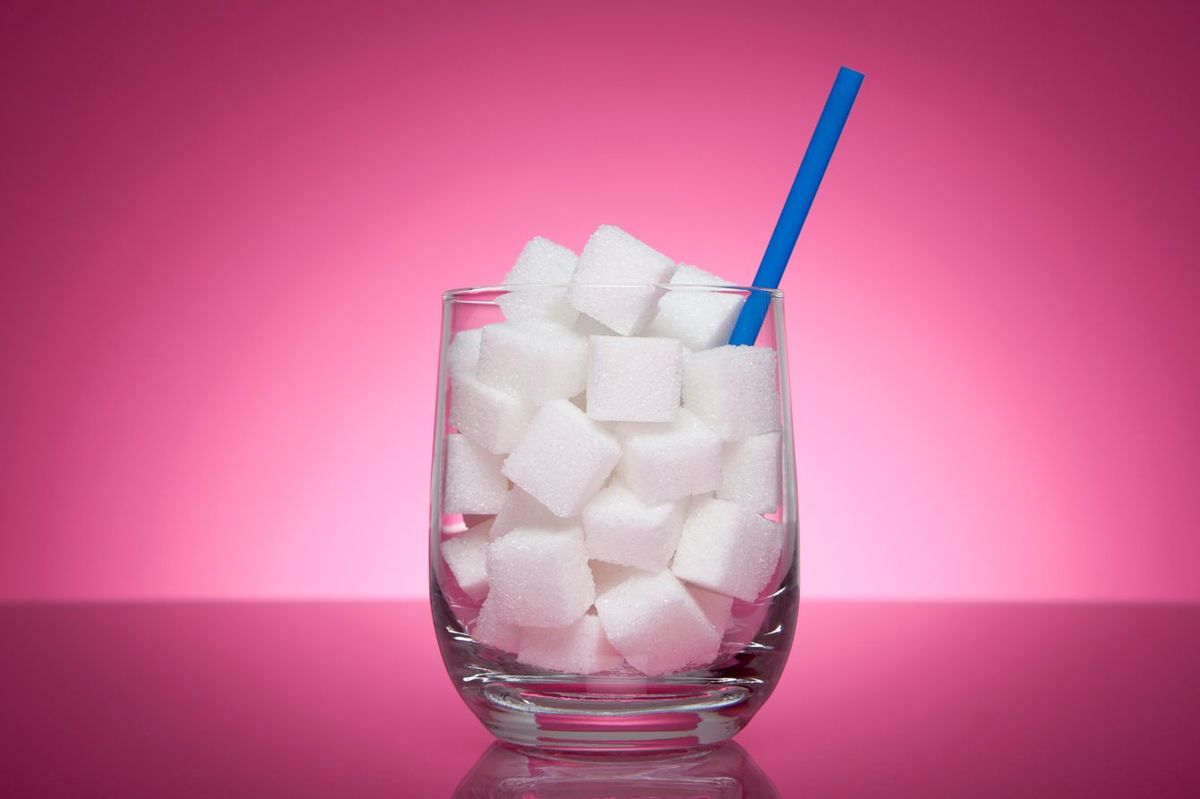 ｢1本に角砂糖10個分以上｣エナジードリンクが疲労回復･ストレス解消に逆効果なワケ
