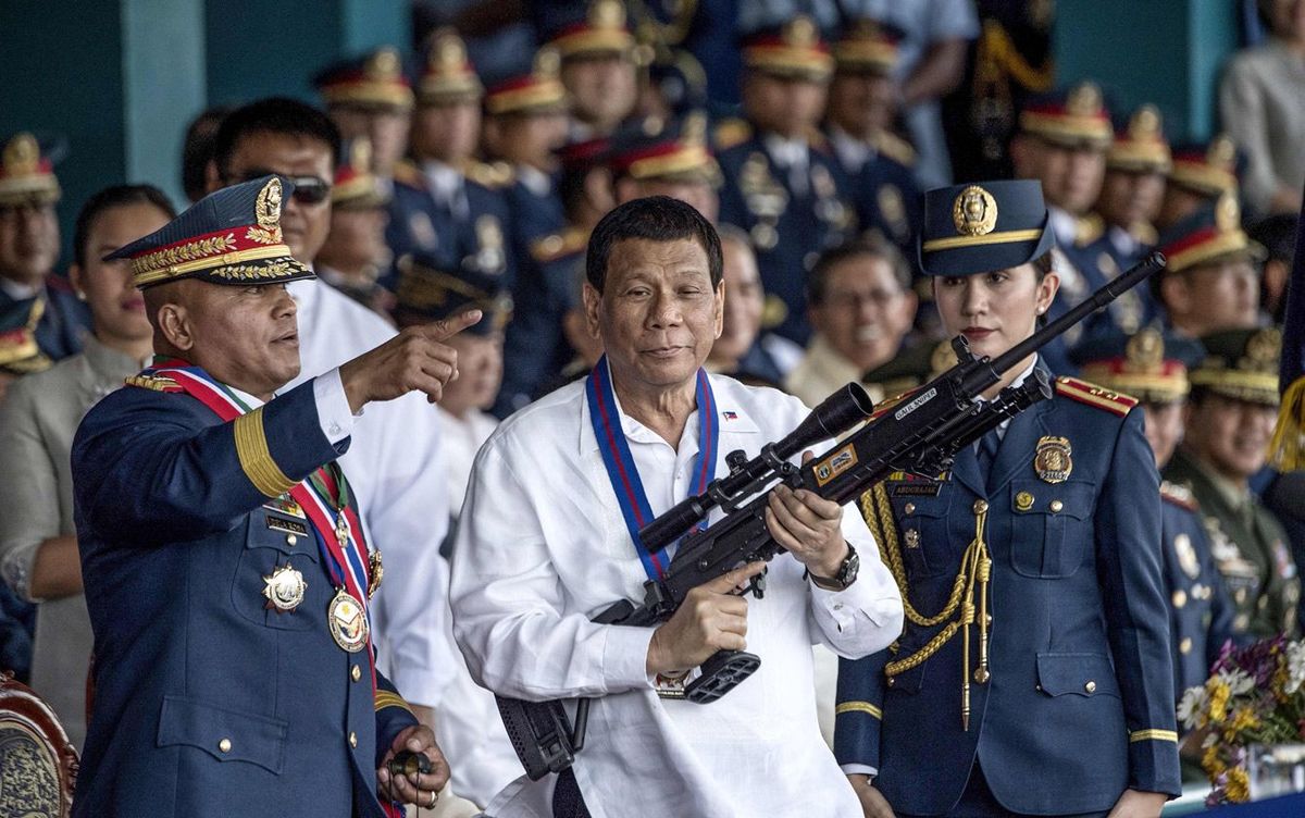 麻薬撲滅のために警察が6000人以上を処刑…ヤバすぎる強権のフィリピン大統領が支持率8割を誇るワケ