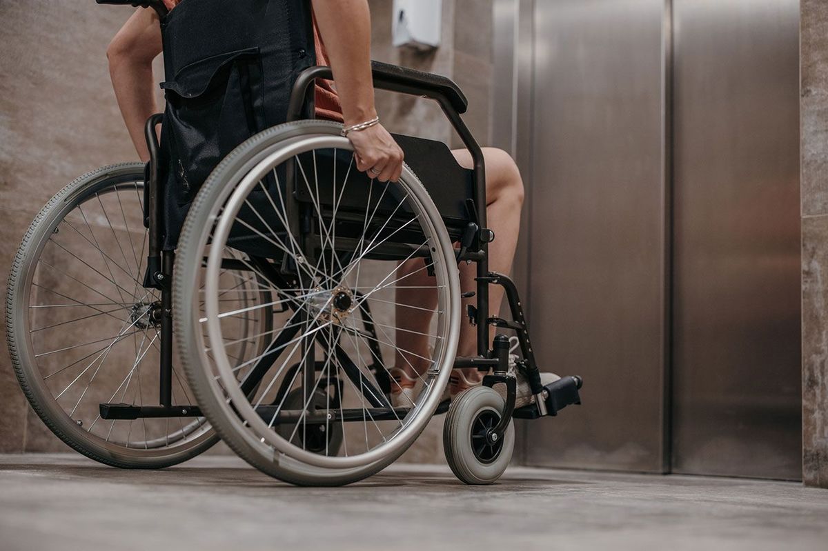 ｢トイレがある階に行きたいのに優先エレベーターに乗れない｣車椅子ユーザーの嘆きはなぜ叩かれるのか