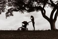 バイク好きの夫､母乳神話を信じる義母…｢双子男児ワンオペ育児｣の女性を追いつめた家族の悪気ない言葉