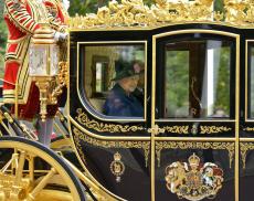 エリザベス女王の愛用品だった…国葬で皇太子妃が｢ミキモトパールの4連チョーカー｣を首飾りに選んだ理由