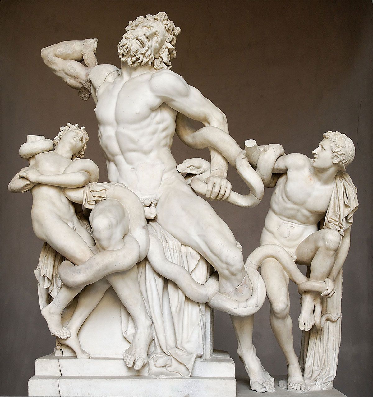 なぜギリシャ彫刻の男性像はペニスの大きさが｢控えめ｣なのか…その理由を英国の歴史学者が解説する