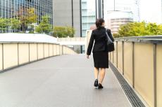 ｢いつまでもまともな職にたどりつけない｣非正規の女性には短期雇用を渡り歩く&quot;回転寿司労働&quot;しかないのか