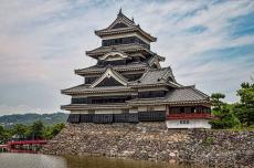 姫路城でも彦根城でも犬山城でもない…家康のもとを出奔した石川数正が建てた｢現存最古の天守｣を持つ城