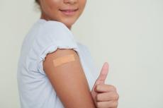 幼い子を持つ母が…&quot;マザーキラー&quot;の異名もつがんを予防する｢HPVワクチン｣の接種率が驚くほど低いワケ