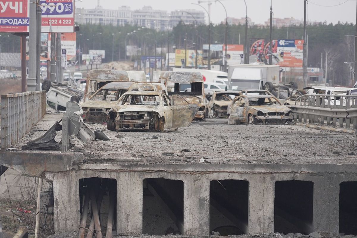 黒焦げの遺体が放置され､左足は赤い肉片がむき出しだった…プーチンの軍隊が破壊した街で見た悲惨な光景