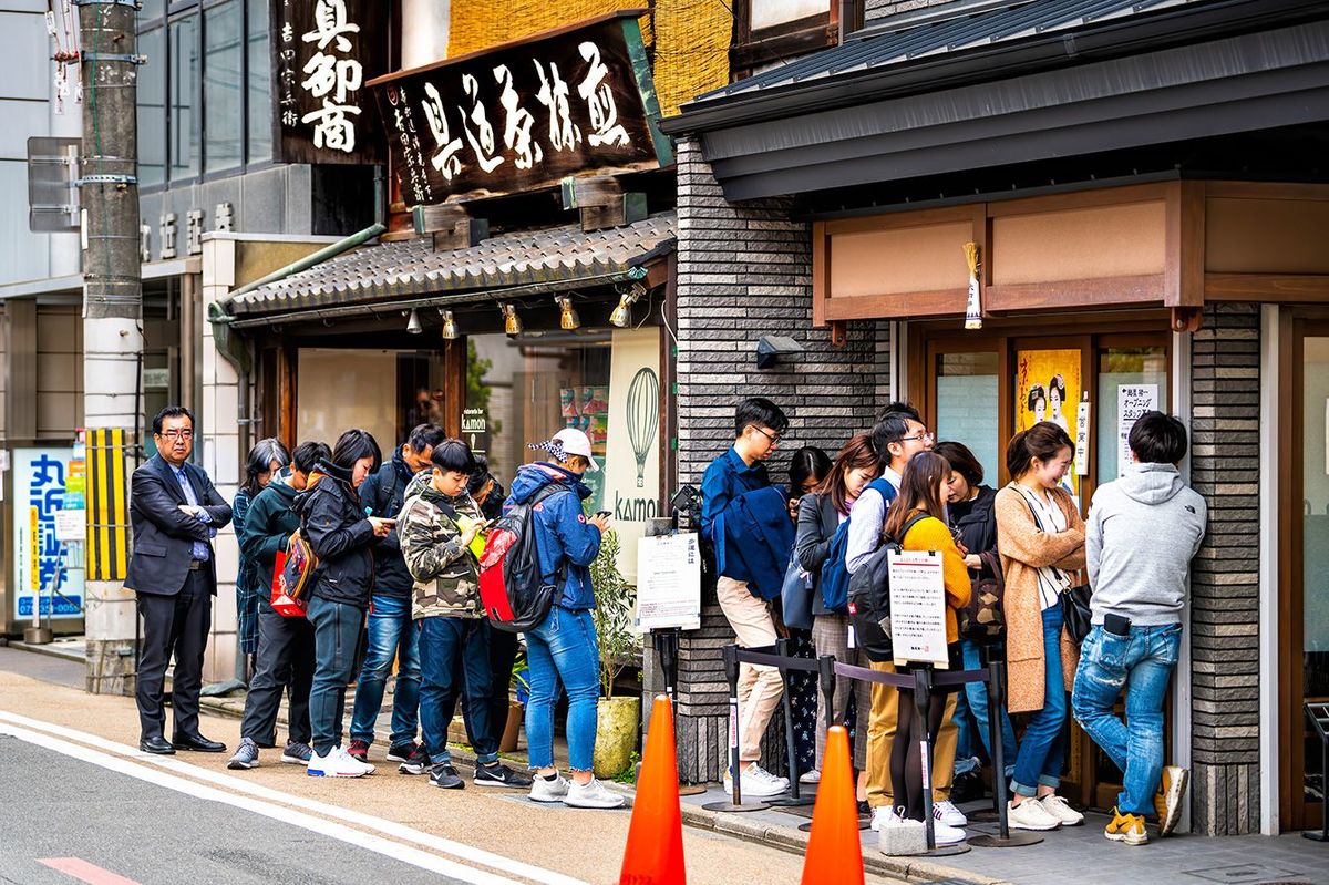 ディズニー式｢ファストパス｣が飲食店にも…2000円のラーメンを｢待ち時間ゼロ｣で食べるために390円払う是非