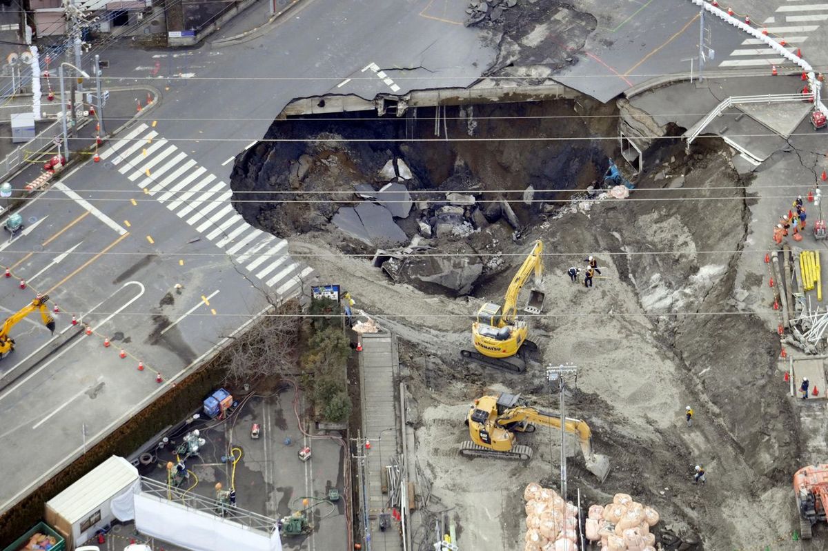 日本のインフラ老朽化が止まらない…｢埼玉八潮の道路陥没は氷山の一角｣対策が先送りされてしまう政治的理由