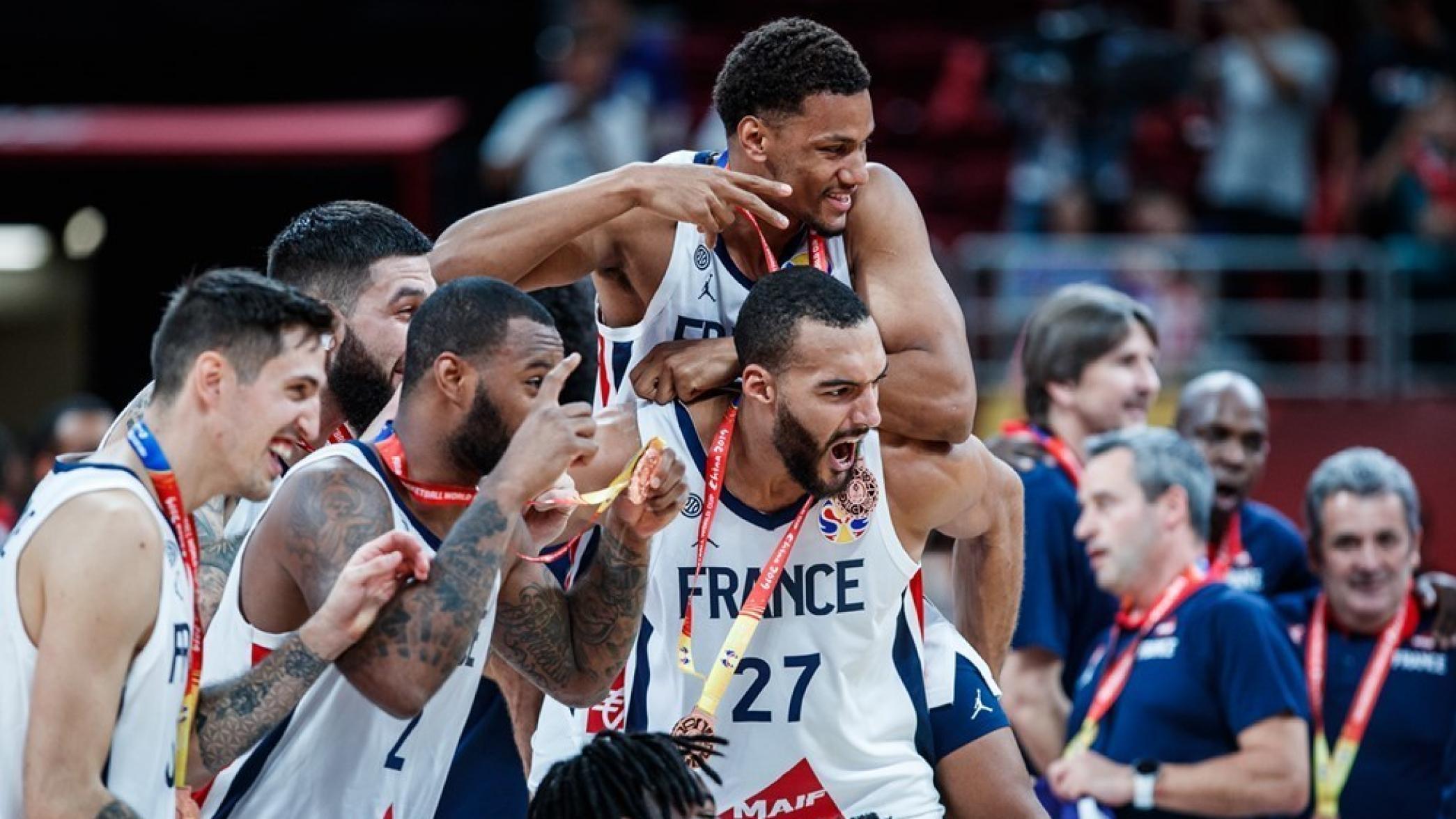 FIBAワールドカップ：フランス代表が銅メダルを獲得