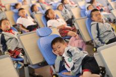 昼寝用チェアに早変わりする学習机、目や首を痛めるリスク低減―中国