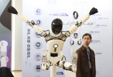 ヒューマノイドロボット市場規模、2026年に100億元突破の見込み―中国