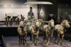 秦の始皇帝の1号・2号銅車馬が出土地で初の同時展示―中国