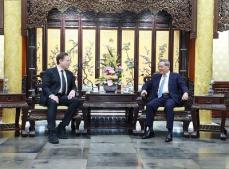 李強首相が米テスラのイーロン・マスクCEOと会談―中国