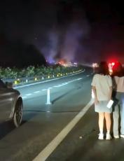 高速道路が陥没し車両18台が飲み込まれる＝19人死亡、30人負傷―広東省