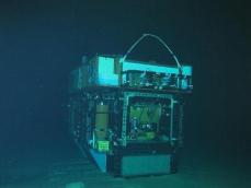 有人潜水船「奮闘者」が7回の深海潜水作業を遂行、最深は7735．9メートル―中国