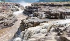 黄河壺口瀑布が再び黄色い滝に―中国