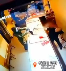 貴金属店に強盗、店主にスプレーかけ逃走、警察が38歳男逮捕―中国