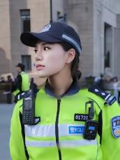 上海外灘で最も美しい女性警察官、初めて公の場で回答