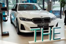 BMWが中国でEVを大幅値下げ、驚きの5割引きも