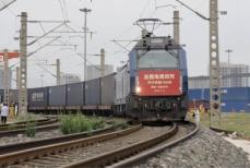ECの商品積んで西安とウルムチ結ぶ貨物列車が開始後約3カ月で100本突破―中国