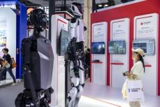 世界初の等身大汎用人型ロボットが世界人工知能大会でお目見え―中国