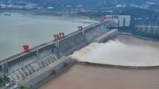 三峡ダムでゲート9門を開き、放流量を増加―中国