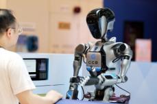 スマート人型ロボット、上海の銀行で訓練開始―中国