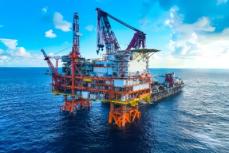中国の独自設計による3万トンの海洋石油ガスプラットフォームが設置完了