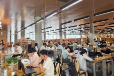 深センで構造的失業、家族に内緒で図書館で履歴書を書く人々―シンガポールメディア