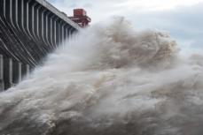 洪水を予防、三峡ダムが放流を継続―中国