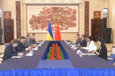 王外交部長、ウクライナ外相と会談―中国