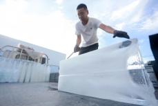 猛暑の中、機械製氷の生産ピークに―江蘇省揚州市