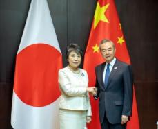 王毅外交部長 日本の上川陽子外相と会談