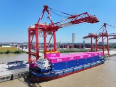 港湾業務で活気づく揚州港―中国