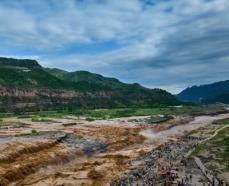 高画質大画面で見る壺口瀑布、水位が岸とほぼ同じ高さに―中国