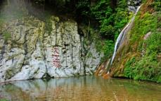 美しい自然が守られた山から流れる水が水源の漢江―中国