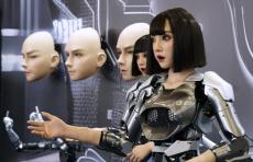 中国の人型ロボット「進化」加速、2026年に産業規模4000億円超の見通し