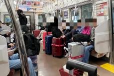 「中国人の素養は…」日本の電車内での恐ろしい光景に嘆き＝「気にしすぎ」「注意しても…」