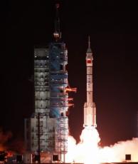 神舟19号宇宙飛行士グループ、初の船外活動を円満に完了―中国