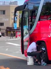 スマホいじってもいいはずなのに…日本のバス運転手に感銘＝中国ネット「日本の駅で見た光景が衝撃だった…」