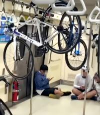 台北MRT車内で自転車つり下げ炎上―台湾メディア