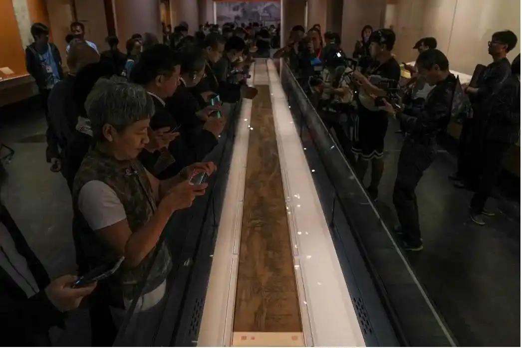 中国の国宝級名画「清明上河図」13年ぶりに公開展示、故宮博物院