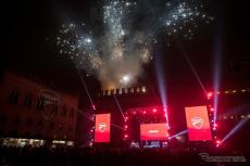 ドゥカティレッド一色のマッジョーレ広場、Wタイトル獲得の祝賀イベントにファン集結